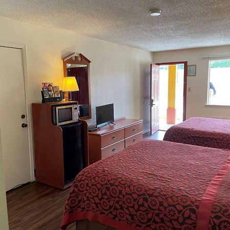 Days Inn & Suites By Wyndham Marshall Exteriör bild