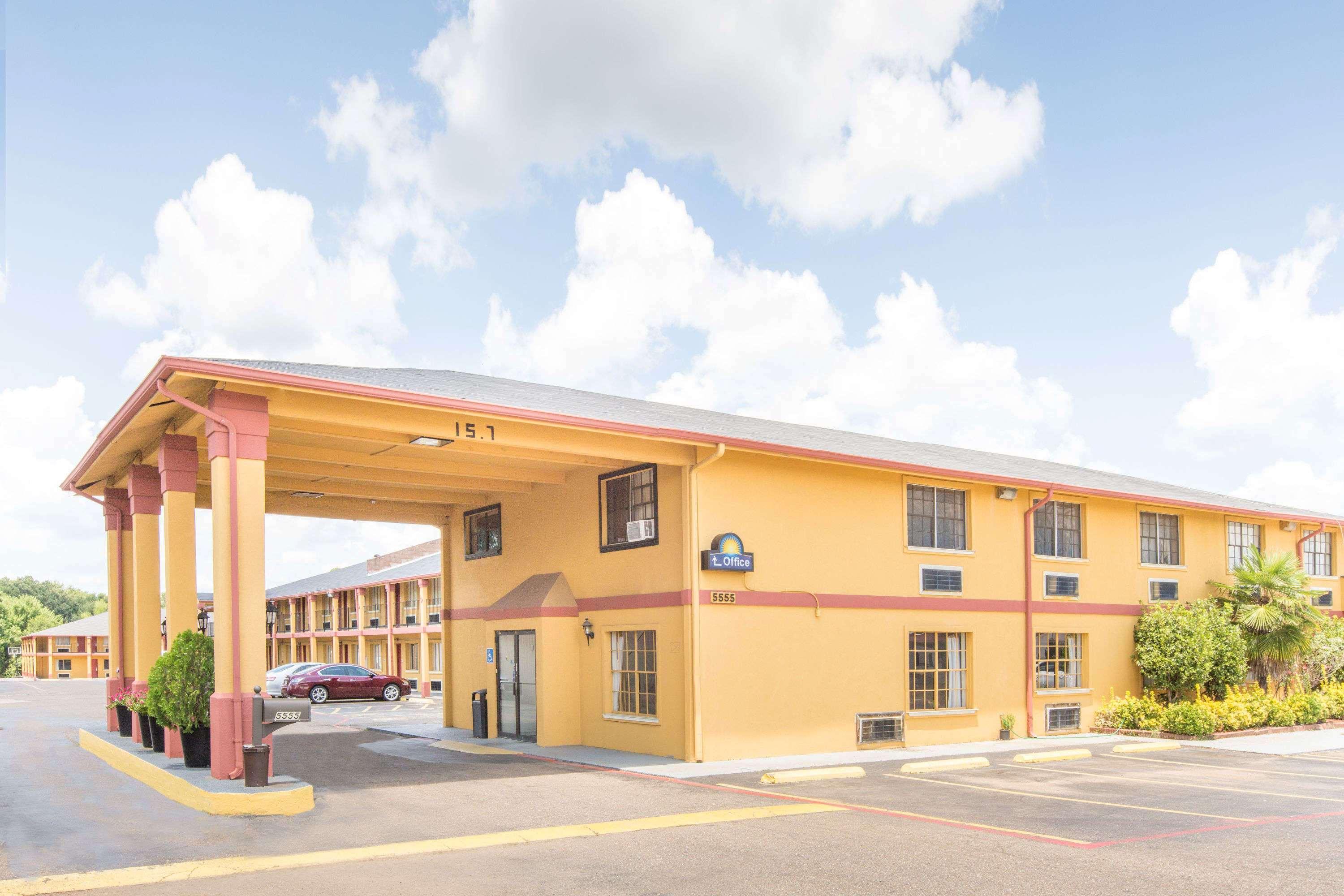 Days Inn & Suites By Wyndham Marshall Exteriör bild