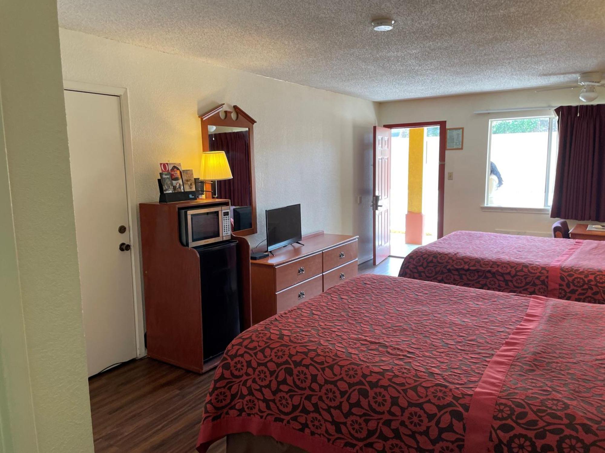 Days Inn & Suites By Wyndham Marshall Exteriör bild