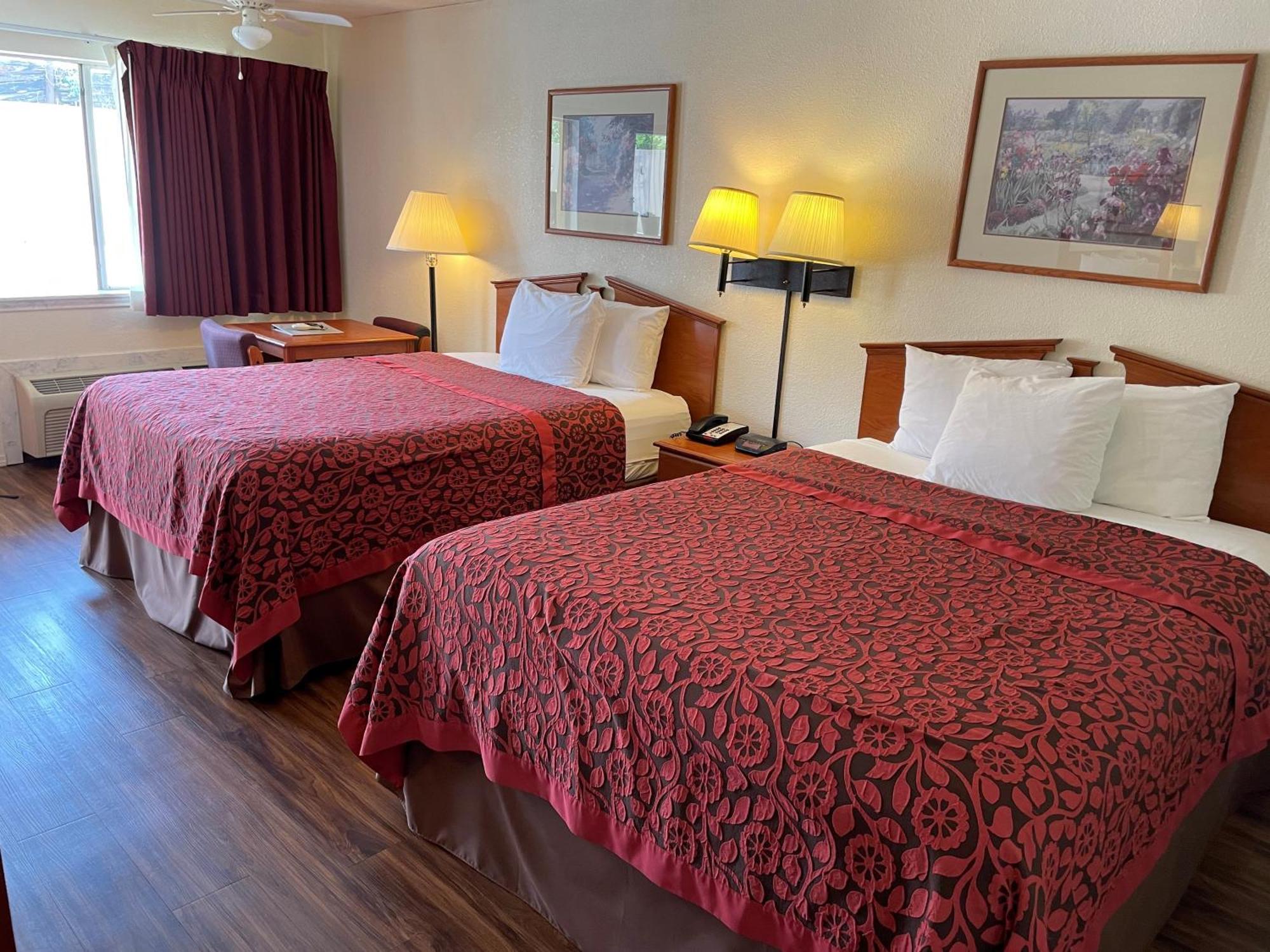 Days Inn & Suites By Wyndham Marshall Exteriör bild