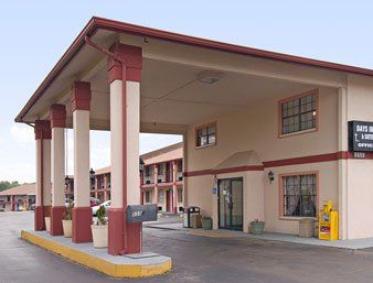 Days Inn & Suites By Wyndham Marshall Exteriör bild